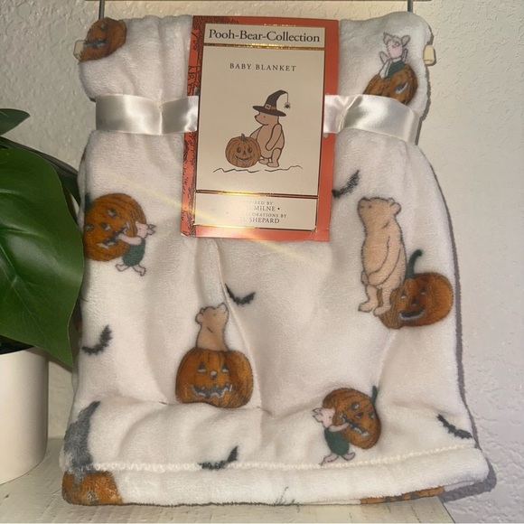 Disney Classic Winnie The Pooh Halloween Baby Blanket Eeyore Piglet New Pumpkin - Picture 3 of 11